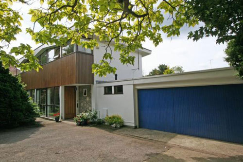 hay2 L R Barlow-designed five-bedroomed house in Haywards Heath, Sussex