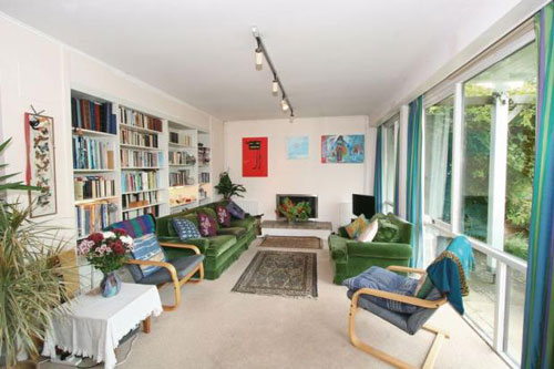 hay5 L R Barlow-designed five-bedroomed house in Haywards Heath, Sussex