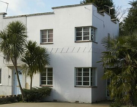 hayes1 Two bedroom 1930s art deco semi-detached house in North Hayes, Middlesex