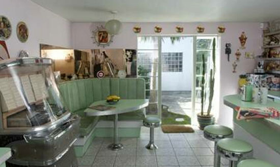 hayes4 Two bedroom 1930s art deco semi-detached house in North Hayes, Middlesex