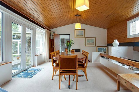 Barnfield 1960s modernist property in Henley-On-Thames, Oxfordshire