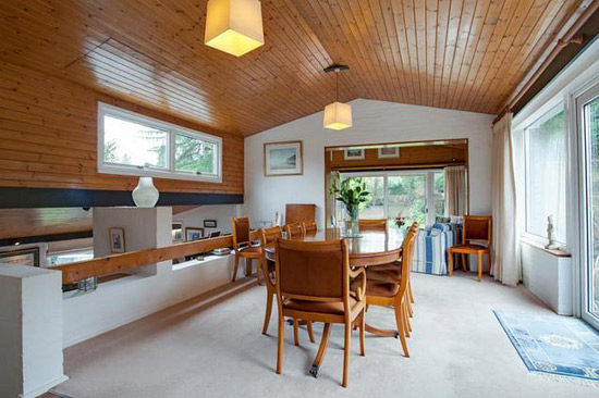 Barnfield 1960s modernist property in Henley-On-Thames, Oxfordshire