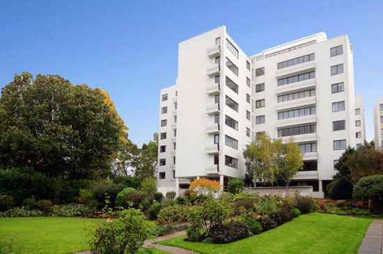 Apartment in the Berthold Lubetkin-designed grade I-listed Highpoint building in London N6