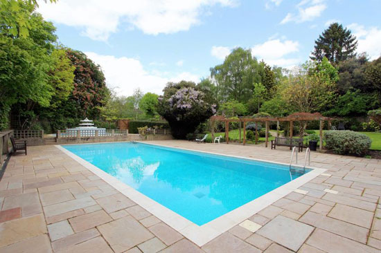 Apartment in the Berthold Lubetkin-designed grade I-listed Highpoint building in London N6