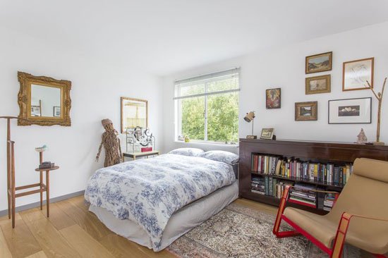 Apartment in the Berthold Lubetkin-designed grade I-listed Highpoint building in London N6