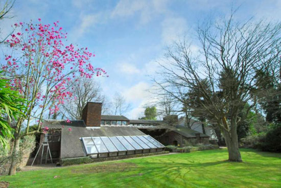 hig1 1960s Professor Hal Higgins-designed five-bedroom modernist property in Mill Hill, London NW7