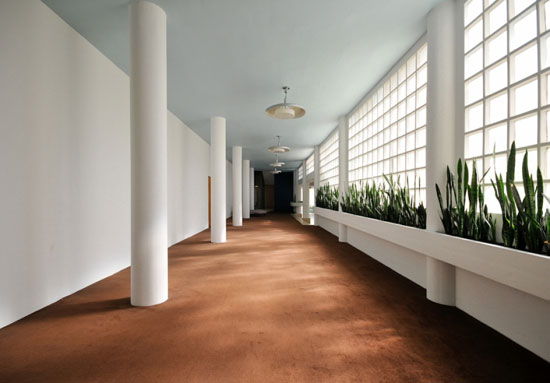 high5 Three bedroom apartment in the grade I-listed 1930s modernist Berthold Lubetkin-designed Highpoint building in North Hill, London N6