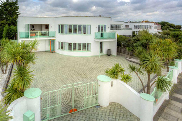 1930s Oliver Hill art deco house in Frinton-On-Sea, Essex