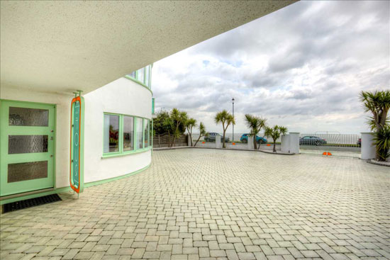 1930s Oliver Hill art deco house in Frinton-On-Sea, Essex