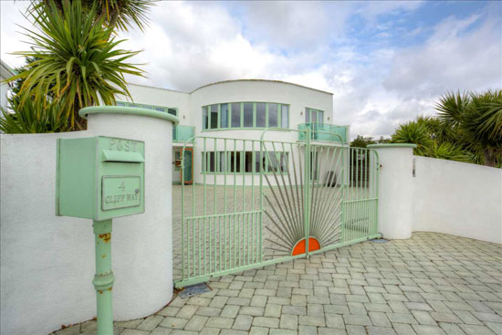 1930s Oliver Hill art deco house in Frinton-On-Sea, Essex