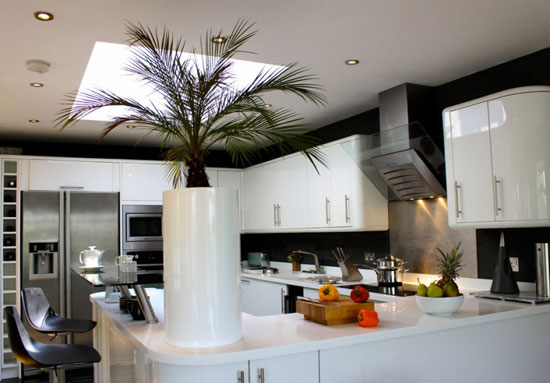 Donal Hutchinson-designed contemporary modernist property in Hove, East Sussex