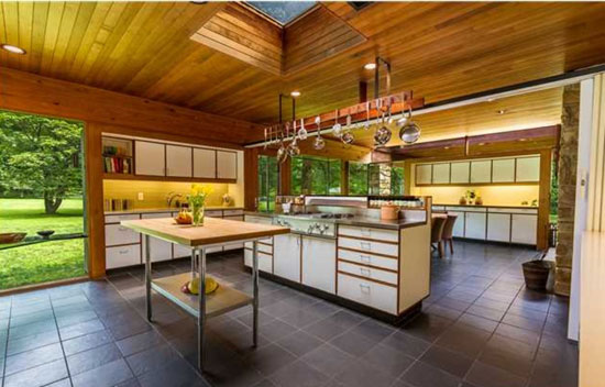 1970s Philip Collins-designed modernist property in Hopewell, New Jersey, USA