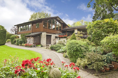 horse2 Bandini four-bedroom house and equestrian facility in Cradley, Malvern, Worcestershire