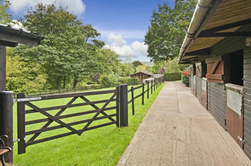 horse5 Bandini four-bedroom house and equestrian facility in Cradley, Malvern, Worcestershire