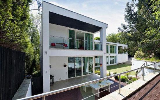 hud1 Four-bedroom contemporary modernist house property in Huddersfield, West Yorkshire