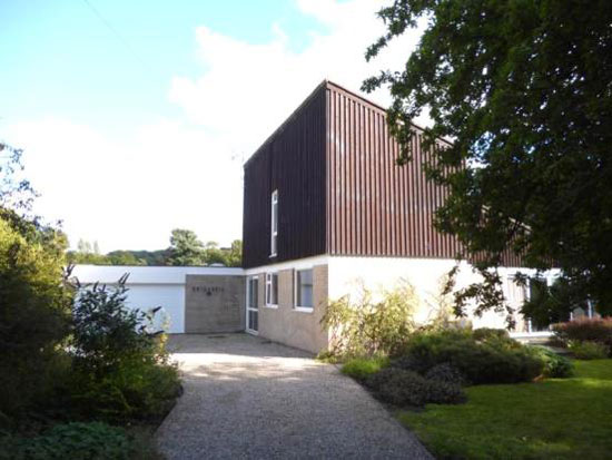 hud1 1970s architect-designed modernist property in Huddersfield, West Yorkshire