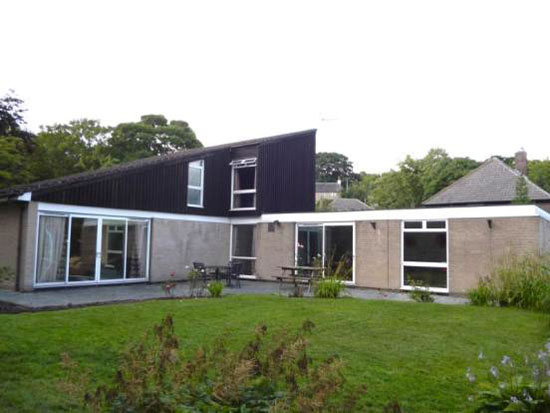 hud2 1970s architect-designed modernist property in Huddersfield, West Yorkshire