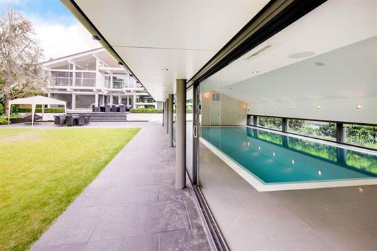 huf2 Five bedroom Huf Haus in Hornchurch, Essex