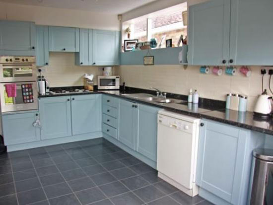 hut5 1960s two-bedroom detached property in Hutton, Essex