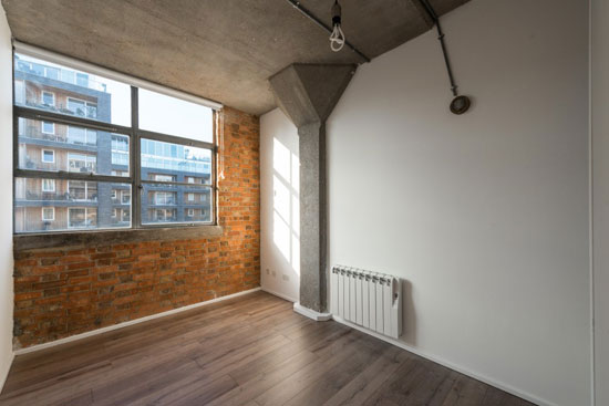 Apartment in the Davy Smith-converted Royle Building in London N1