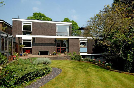 ig2 Five-bedroom 1960s modernist house in Loughton, Essex