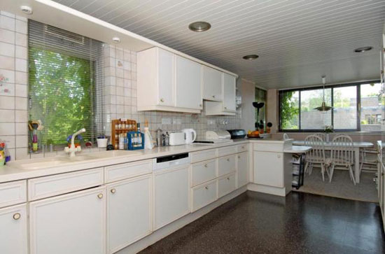 ig5 Five-bedroom 1960s modernist house in Loughton, Essex