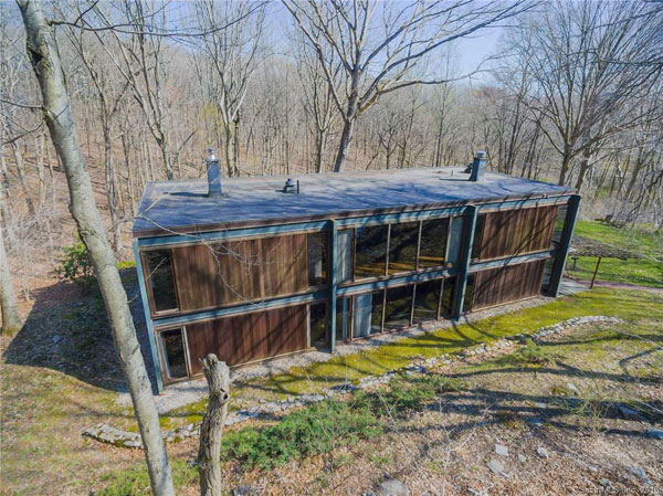 1970s John Dinkeloo modernist property in Hamden, Connecticut, USA