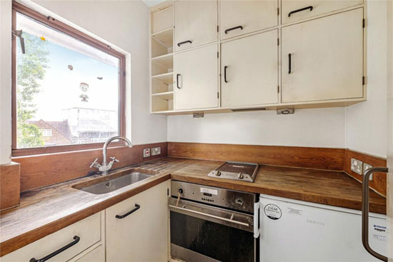 Apartment in the 1930s Wells Coates Isokon Building, London NW3