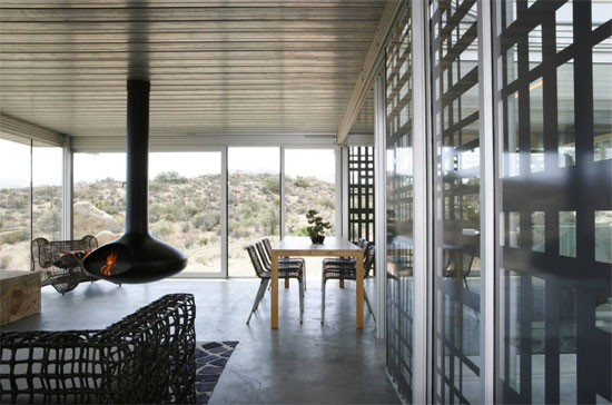 Off-grid IT House modernist property in Pioneertown, California, USA