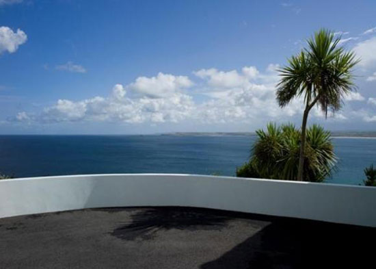 ive5 Five bedroom seaside property in St Ives, Cornwall