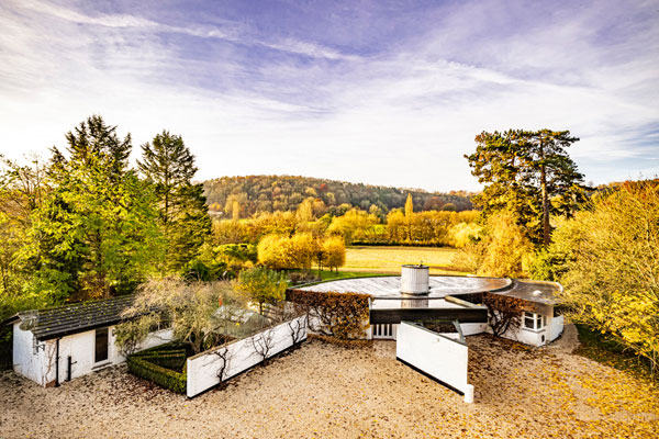 Jordleys 1960s circular modern house in Goring on Thames, Oxfordshire