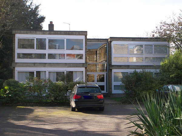 1950s modernism: Apartment in the Stirling & Gowan-designed Langham House Close, Richmond, Surrey