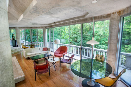John Black Lee-designed modernist property in New Canaan, Connecticut, USA