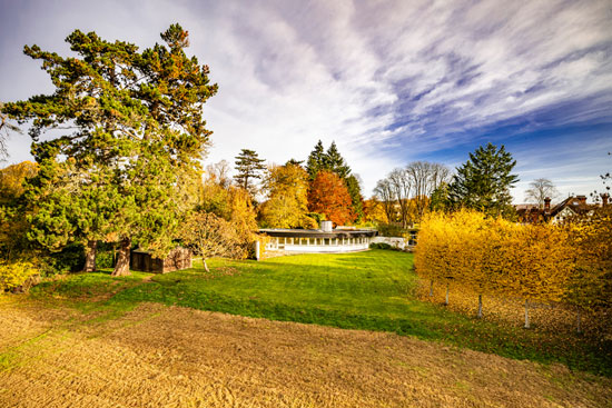 Jordleys 1960s circular modern house in Goring on Thames, Oxfordshire