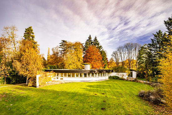 Jordleys 1960s circular modern house in Goring on Thames, Oxfordshire