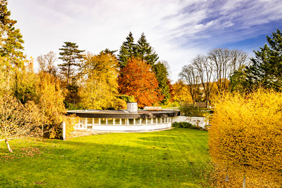 Jordleys 1960s circular modern house in Goring on Thames, Oxfordshire