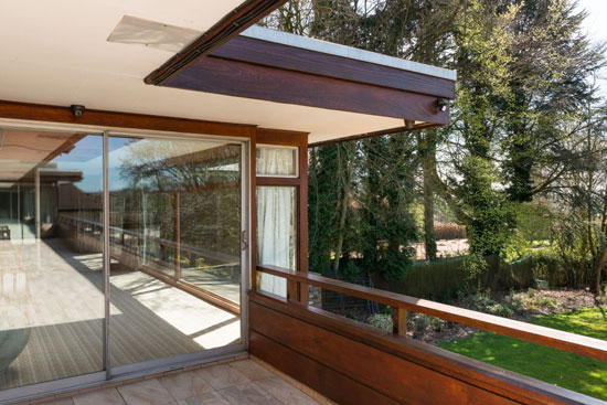 1960s Robert Harvey-designed midcentury modern property in Kenilworth, Warwickshire