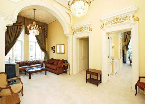 ken3 Four-bedroomed flat at Kensington Gore, London SW7