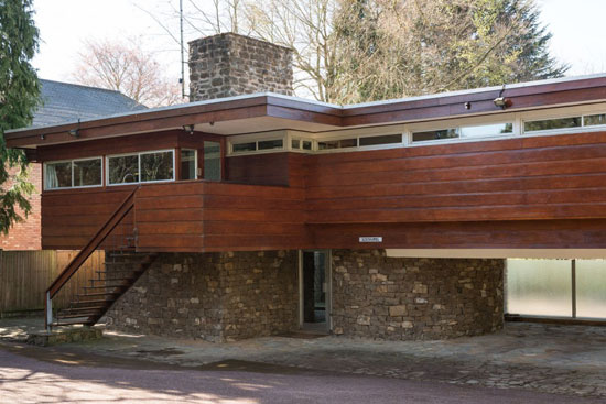 1960s Robert Harvey-designed midcentury modern property in Kenilworth, Warwickshire