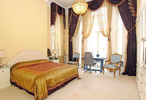 ken4 Four-bedroomed flat at Kensington Gore, London SW7