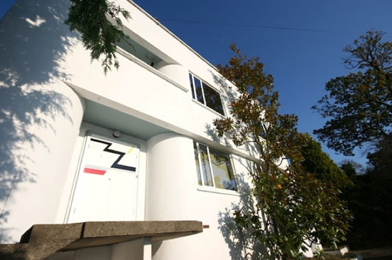 kes2 1930s three-bedroom art deco property in Keston, near Bromley, Kent