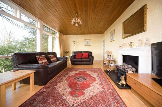 kes4 Roy Hickman-designed three-bedroom house in Keston, Kent