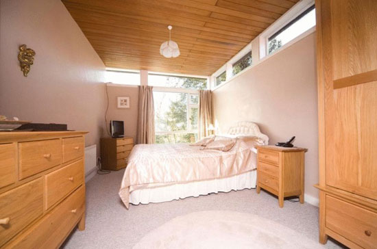 kes5 Roy Hickman-designed three-bedroom house in Keston, Kent