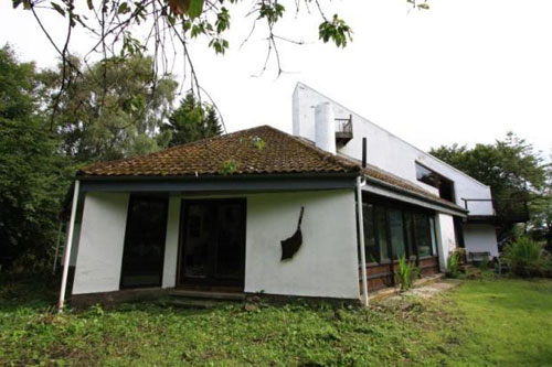 On the market: 1960s Robert Steedman-designed Calderstone House in East Kilbride, Lanarkshire