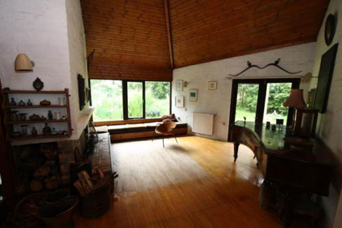 kil3 Robert Steedman-designed Calderstone House in East Kilbride, Lanarkshire