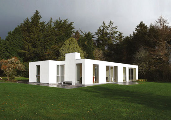 To let: 1960s modernist bungalow in Killowen, Co. Kerry, Ireland