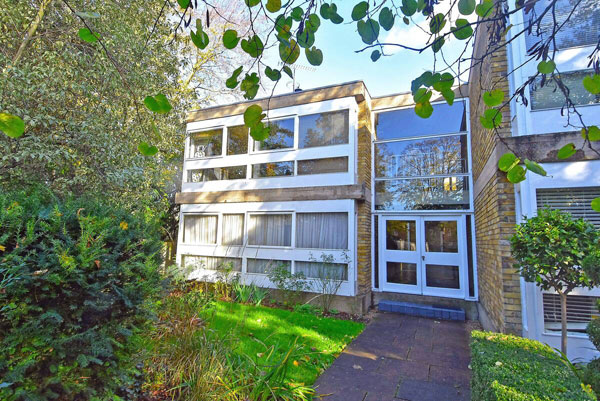 Apartment in James Stirling?s Langham House Close, Richmond upon Thames, Surrey