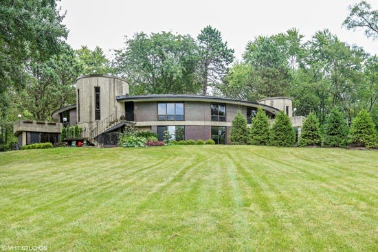 1960s Gedas Bliudzius-designed modernist property in Barrington, Illinois, USA