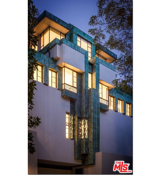 1920s Lloyd Wright-designed Samuel Novarro House in Los Feliz, California, USA