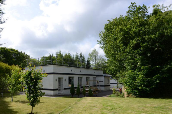 Holiday let: Art deco-style Filter House in Ladock, Cornwall